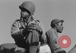Image Soldats afro-américains en train de socialiser à bord d'un navire Europe, 1944, de la seconde 38 séquences d'archives historiques vidéo 65675079532