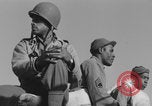Image Soldats afro-américains en train de socialiser à bord d'un navire Europe, 1944, de la seconde 44 séquences d'archives historiques vidéo 65675079532