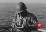 Image Soldats afro-américains en train de socialiser à bord d'un navire Europe, 1944, de la seconde 58 séquences d'archives historiques vidéo 65675079532