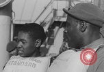 Image Des soldats afro-américains attachent un appareil lumineux Europe, 1944, de la seconde 3 séquences d'archives historiques vidéo 65675079533
