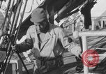 Image Des soldats afro-américains attachent un appareil lumineux Europe, 1944, de la seconde 15 séquences d'archives historiques vidéo 65675079533