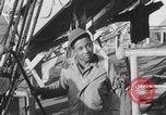 Image Des soldats afro-américains attachent un appareil lumineux Europe, 1944, de la seconde 24 séquences d'archives historiques vidéo 65675079533