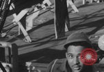 Image Des soldats afro-américains attachent un appareil lumineux Europe, 1944, de la seconde 26 séquences d'archives historiques vidéo 65675079533