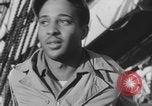 Image Des soldats afro-américains attachent un appareil lumineux Europe, 1944, de la seconde 31 séquences d'archives historiques vidéo 65675079533