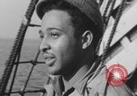 Image Des soldats afro-américains attachent un appareil lumineux Europe, 1944, de la seconde 32 séquences d'archives historiques vidéo 65675079533
