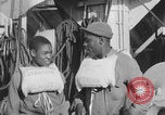 Image Des soldats afro-américains attachent un appareil lumineux Europe, 1944, de la seconde 42 séquences d'archives historiques vidéo 65675079533