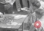 Image Les soldats américains reçoivent un salaire en espèces Japon, 1945, de la seconde 1 séquences d'archives historiques vidéo 65675079538