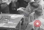 Image Les soldats américains reçoivent un salaire en espèces Japon, 1945, de la seconde 4 séquences d'archives historiques vidéo 65675079538