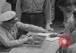 Image Les soldats américains reçoivent un salaire en espèces Japon, 1945, de la seconde 5 séquences d'archives historiques vidéo 65675079538