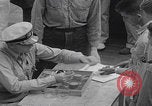Image Les soldats américains reçoivent un salaire en espèces Japon, 1945, de la seconde 8 séquences d'archives historiques vidéo 65675079538