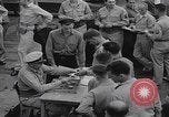 Image Les soldats américains reçoivent un salaire en espèces Japon, 1945, de la seconde 15 séquences d'archives historiques vidéo 65675079538