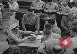 Image Les soldats américains reçoivent un salaire en espèces Japon, 1945, de la seconde 17 séquences d'archives historiques vidéo 65675079538