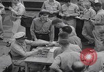 Image Les soldats américains reçoivent un salaire en espèces Japon, 1945, de la seconde 18 séquences d'archives historiques vidéo 65675079538