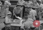 Image Les soldats américains reçoivent un salaire en espèces Japon, 1945, de la seconde 19 séquences d'archives historiques vidéo 65675079538