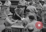 Image Les soldats américains reçoivent un salaire en espèces Japon, 1945, de la seconde 21 séquences d'archives historiques vidéo 65675079538