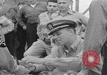 Image Les soldats américains reçoivent un salaire en espèces Japon, 1945, de la seconde 32 séquences d'archives historiques vidéo 65675079538