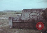 Standbild US-Soldaten auf offenem Feld im Vietnamkrieg Vietnam, 1967, aus Sekunde 55 historischem Filmmaterial Videoclip 65675079547