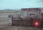 Standbild US-Soldaten auf offenem Feld im Vietnamkrieg Vietnam, 1967, aus Sekunde 57 historischem Filmmaterial Videoclip 65675079547