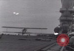 Standbild Flugzeugträger Flugzeug Landung United States USA, 1939, aus Sekunde 31 historischem Filmmaterial Videoclip 65675079548