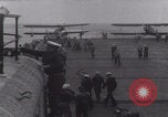 Standbild Flugzeugträger Flugzeug Landung United States USA, 1939, aus Sekunde 36 historischem Filmmaterial Videoclip 65675079548