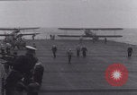 Standbild Flugzeugträger Flugzeug Landung United States USA, 1939, aus Sekunde 37 historischem Filmmaterial Videoclip 65675079548