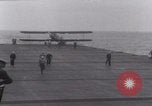 Standbild Flugzeugträger Flugzeug Landung United States USA, 1939, aus Sekunde 38 historischem Filmmaterial Videoclip 65675079548