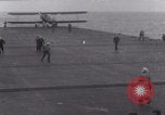 Standbild Flugzeugträger Flugzeug Landung United States USA, 1939, aus Sekunde 39 historischem Filmmaterial Videoclip 65675079548