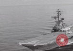 Standbild Vought F-8 Crusader hebt vom Flugzeugträger ab Vietnam, 1965, aus Sekunde 5 historischem Filmmaterial Videoclip 65675079555