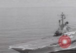 Standbild Vought F-8 Crusader hebt vom Flugzeugträger ab Vietnam, 1965, aus Sekunde 7 historischem Filmmaterial Videoclip 65675079555
