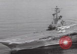 Standbild Vought F-8 Crusader hebt vom Flugzeugträger ab Vietnam, 1965, aus Sekunde 8 historischem Filmmaterial Videoclip 65675079555