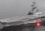 Standbild Vought F-8 Crusader hebt vom Flugzeugträger ab Vietnam, 1965, aus Sekunde 9 historischem Filmmaterial Videoclip 65675079555