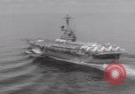 Standbild Vought F-8 Crusader hebt vom Flugzeugträger ab Vietnam, 1965, aus Sekunde 12 historischem Filmmaterial Videoclip 65675079555