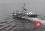 Standbild Vought F-8 Crusader hebt vom Flugzeugträger ab Vietnam, 1965, aus Sekunde 14 historischem Filmmaterial Videoclip 65675079555