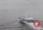 Standbild Vought F-8 Crusader hebt vom Flugzeugträger ab Vietnam, 1965, aus Sekunde 18 historischem Filmmaterial Videoclip 65675079555