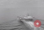 Standbild Vought F-8 Crusader hebt vom Flugzeugträger ab Vietnam, 1965, aus Sekunde 19 historischem Filmmaterial Videoclip 65675079555