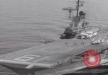Standbild Vought F-8 Crusader hebt vom Flugzeugträger ab Vietnam, 1965, aus Sekunde 28 historischem Filmmaterial Videoclip 65675079555