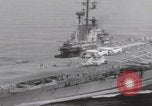 Standbild Vought F-8 Crusader hebt vom Flugzeugträger ab Vietnam, 1965, aus Sekunde 31 historischem Filmmaterial Videoclip 65675079555