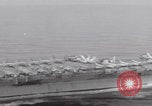 Standbild Vought F-8 Crusader hebt vom Flugzeugträger ab Vietnam, 1965, aus Sekunde 38 historischem Filmmaterial Videoclip 65675079555