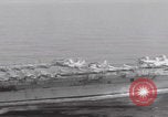 Standbild Vought F-8 Crusader hebt vom Flugzeugträger ab Vietnam, 1965, aus Sekunde 39 historischem Filmmaterial Videoclip 65675079555