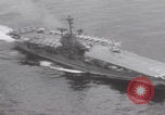 Standbild Vought F-8 Crusader hebt vom Flugzeugträger ab Vietnam, 1965, aus Sekunde 40 historischem Filmmaterial Videoclip 65675079555