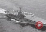Standbild Vought F-8 Crusader hebt vom Flugzeugträger ab Vietnam, 1965, aus Sekunde 41 historischem Filmmaterial Videoclip 65675079555