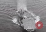 Standbild Vought F-8 Crusader hebt vom Flugzeugträger ab Vietnam, 1965, aus Sekunde 49 historischem Filmmaterial Videoclip 65675079555