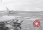 Standbild Aktion auf dem Flugdeck der USS Hancock Vietnam, 1965, aus Sekunde 1 historischem Filmmaterial Videoclip 65675079557