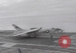 Standbild Aktion auf dem Flugdeck der USS Hancock Vietnam, 1965, aus Sekunde 4 historischem Filmmaterial Videoclip 65675079557