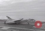 Standbild Aktion auf dem Flugdeck der USS Hancock Vietnam, 1965, aus Sekunde 9 historischem Filmmaterial Videoclip 65675079557
