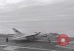 Standbild Aktion auf dem Flugdeck der USS Hancock Vietnam, 1965, aus Sekunde 10 historischem Filmmaterial Videoclip 65675079557