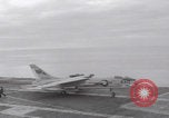 Standbild Aktion auf dem Flugdeck der USS Hancock Vietnam, 1965, aus Sekunde 11 historischem Filmmaterial Videoclip 65675079557