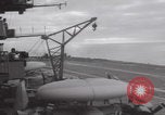 Standbild Aktion auf dem Flugdeck der USS Hancock Vietnam, 1965, aus Sekunde 17 historischem Filmmaterial Videoclip 65675079557