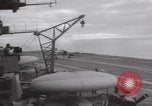 Standbild Aktion auf dem Flugdeck der USS Hancock Vietnam, 1965, aus Sekunde 18 historischem Filmmaterial Videoclip 65675079557