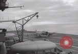 Standbild Aktion auf dem Flugdeck der USS Hancock Vietnam, 1965, aus Sekunde 20 historischem Filmmaterial Videoclip 65675079557